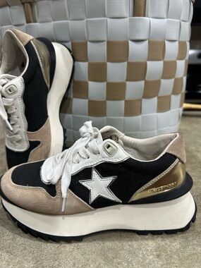 Vintage Havana Star Platform Sneakers Black Tan Gold Size 6.5